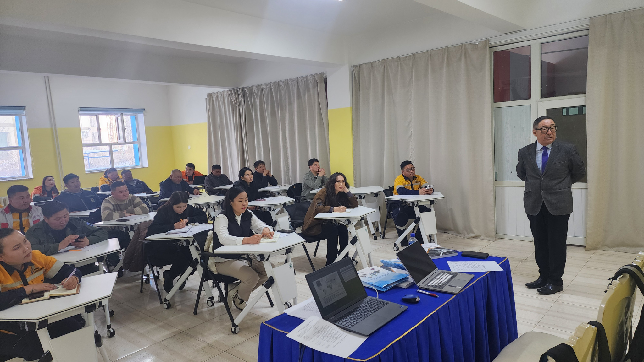 Баруун бүсийн ашигт малтмалын тусгай зөвшөөрөл эзэмшигч компаниудад зориулан “Авлигаас урьдчилан сэргийлэх” сургалтыг зохион байгуулав.